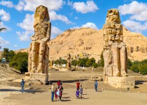 Colossi-of-Memnon-classy-egypt-tours