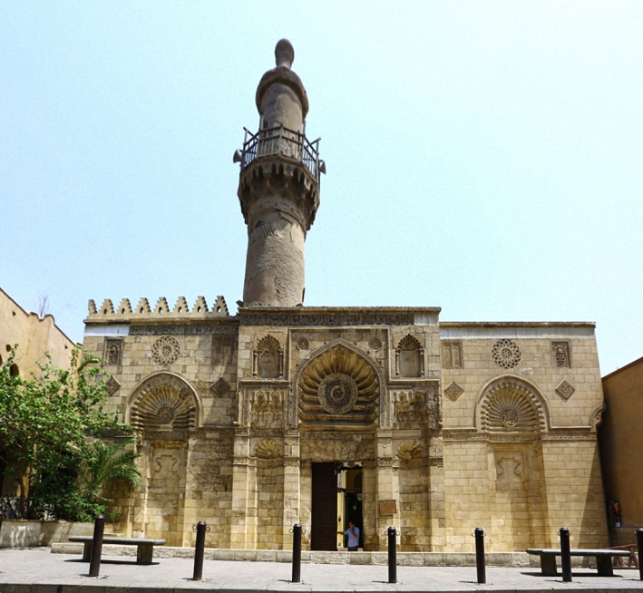 شارع المعز لدين الله الفاطمي -مسجد الاقمر